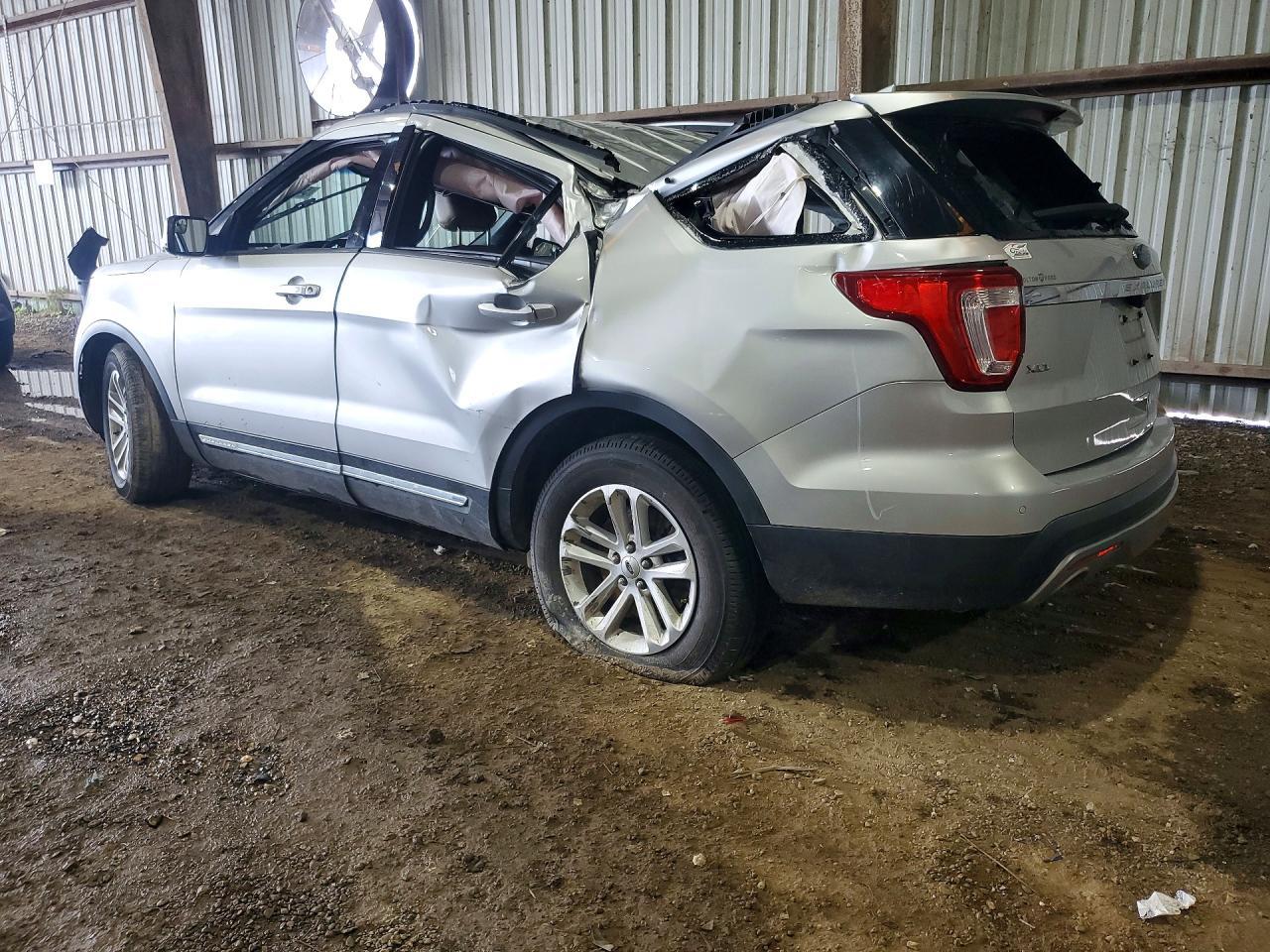 2016 Ford Explorer Xlt - Фото 2