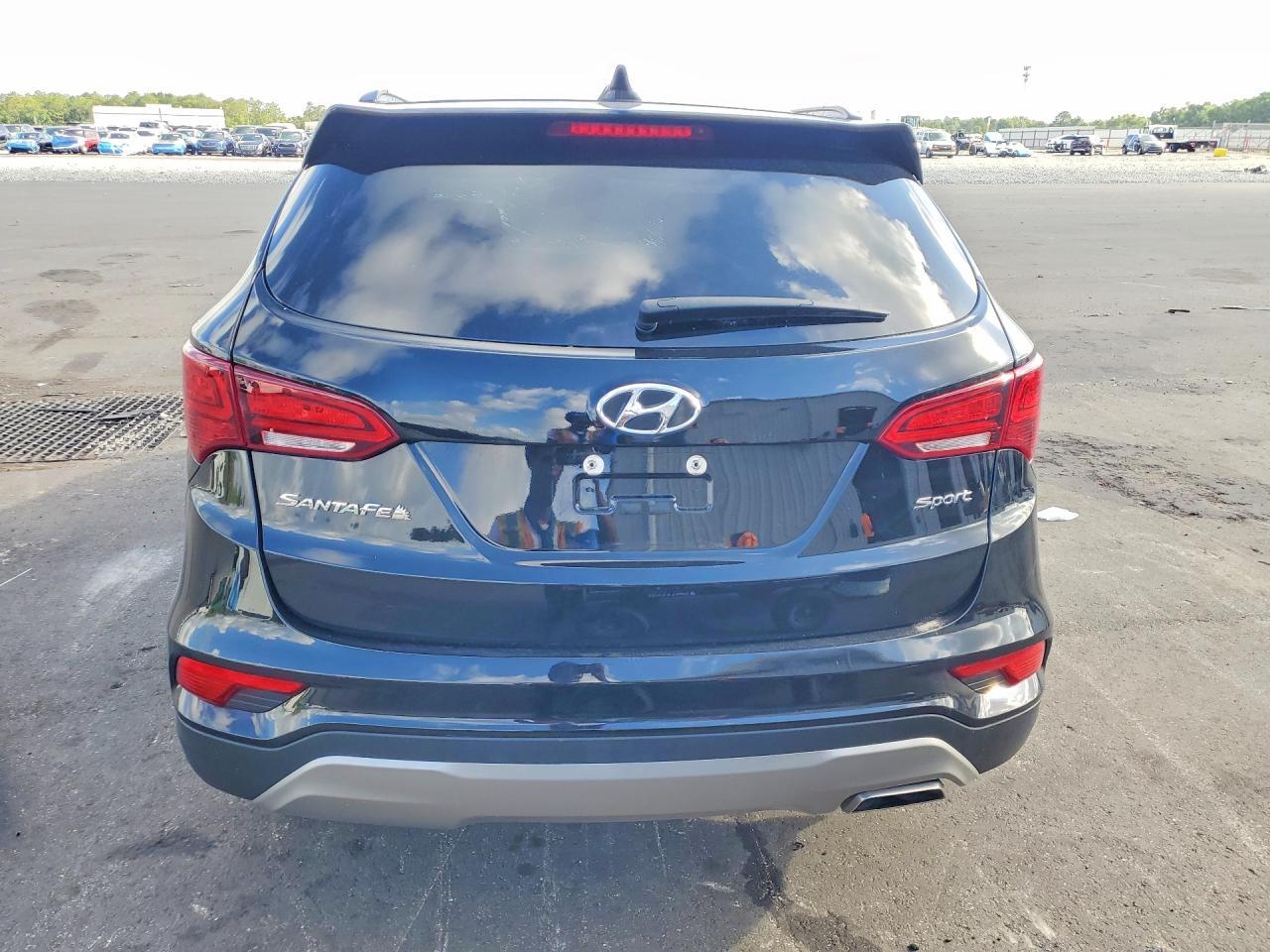 2018 Hyundai Santa Fe - Image 6