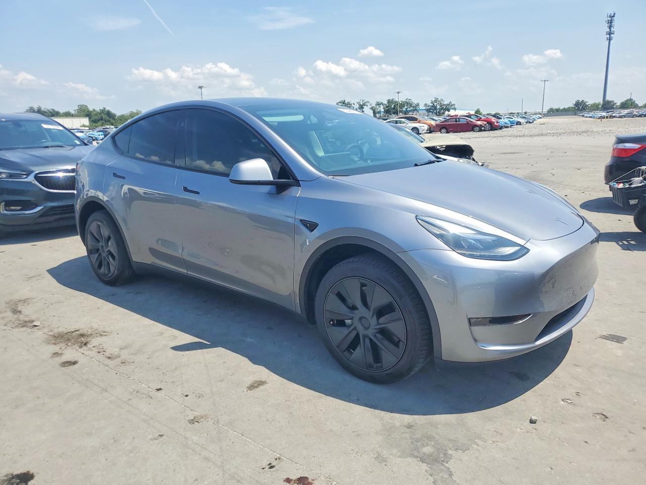 2024 Tesla Model Y - Фото 4