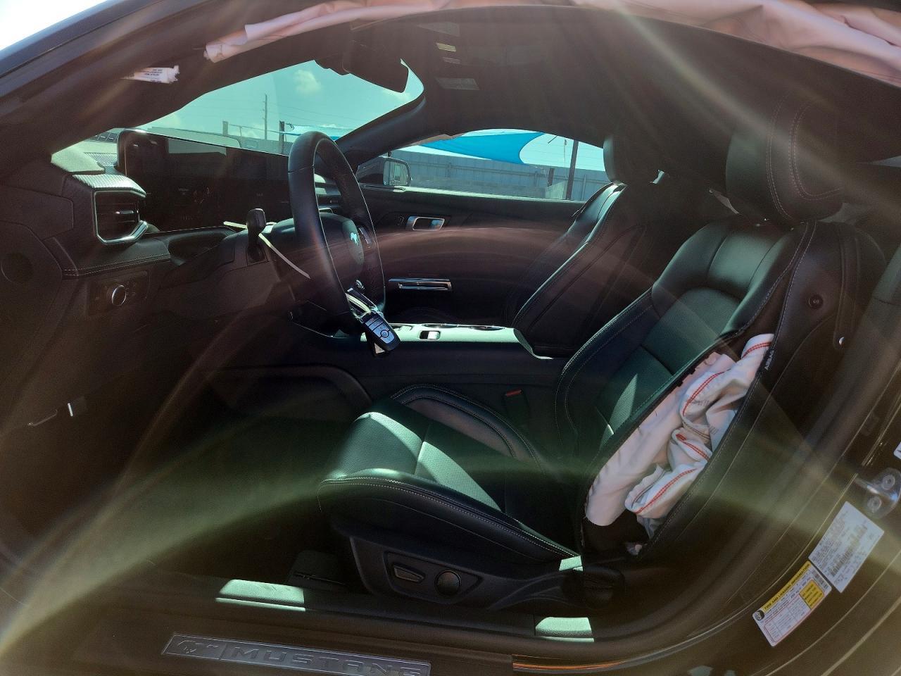 2025 Ford Mustang - Image 7