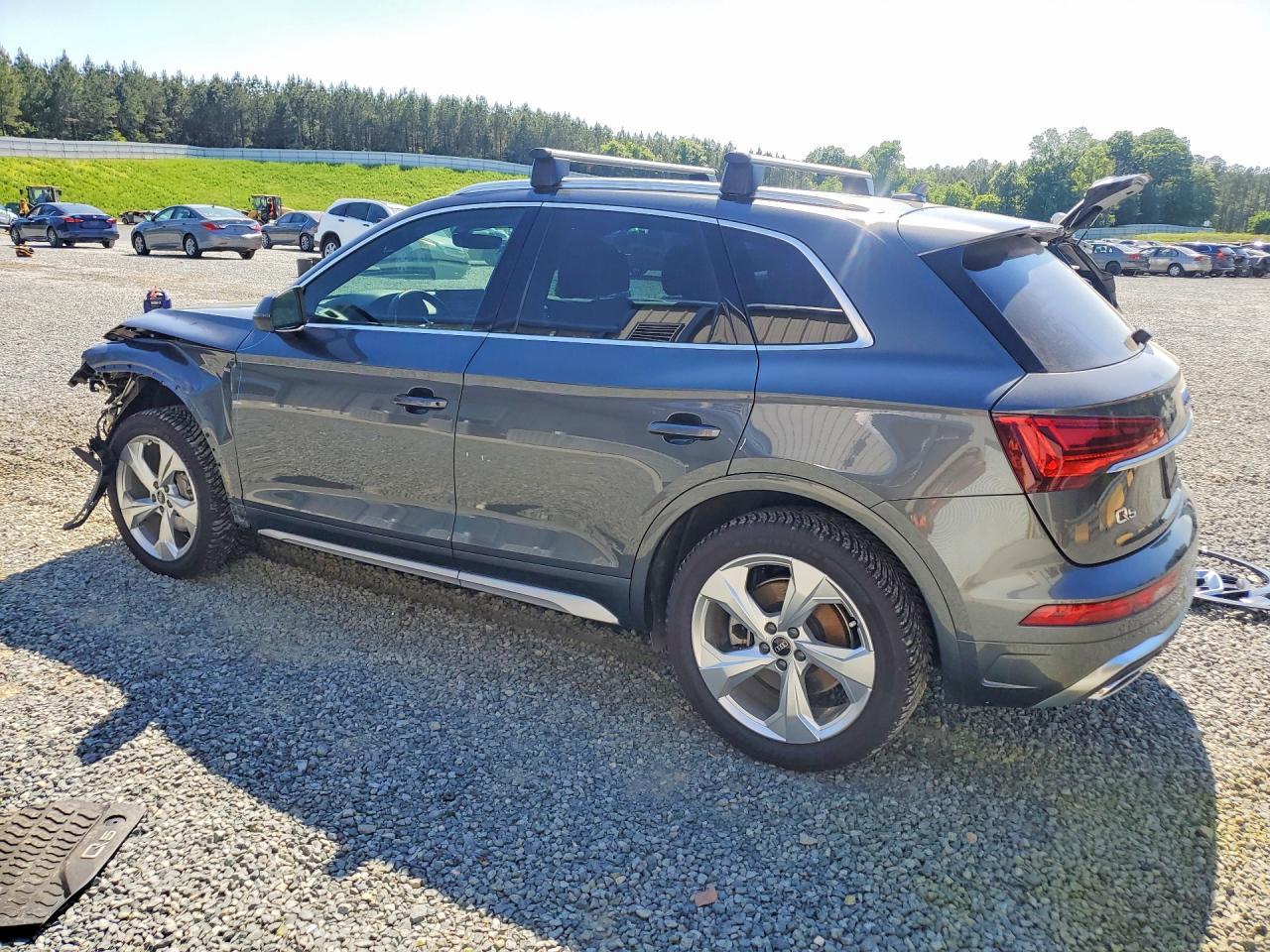 2022 Audi Q5 Premium Plus 45 - Фото 2