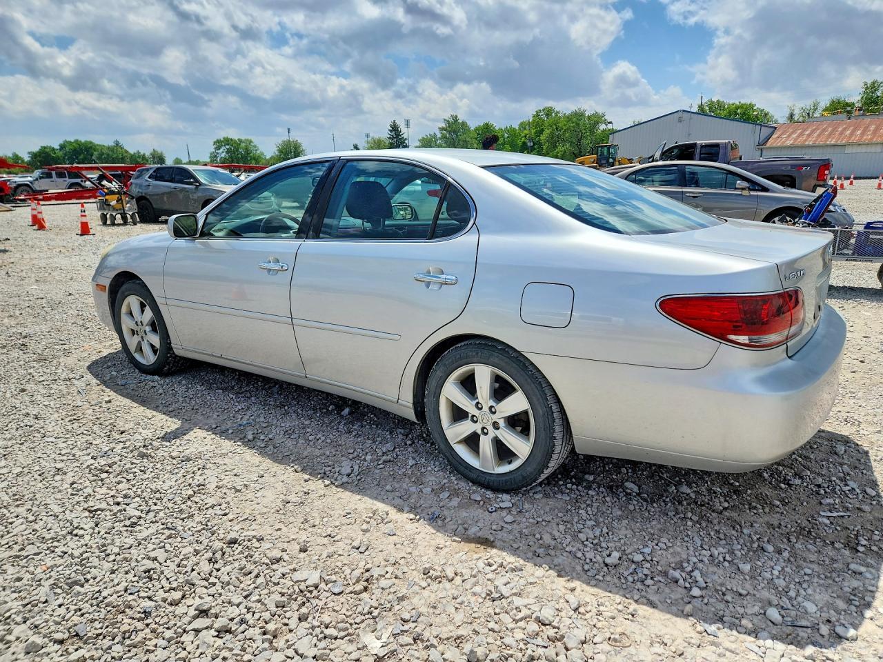 2005 Lexus Es 330 - Image 2