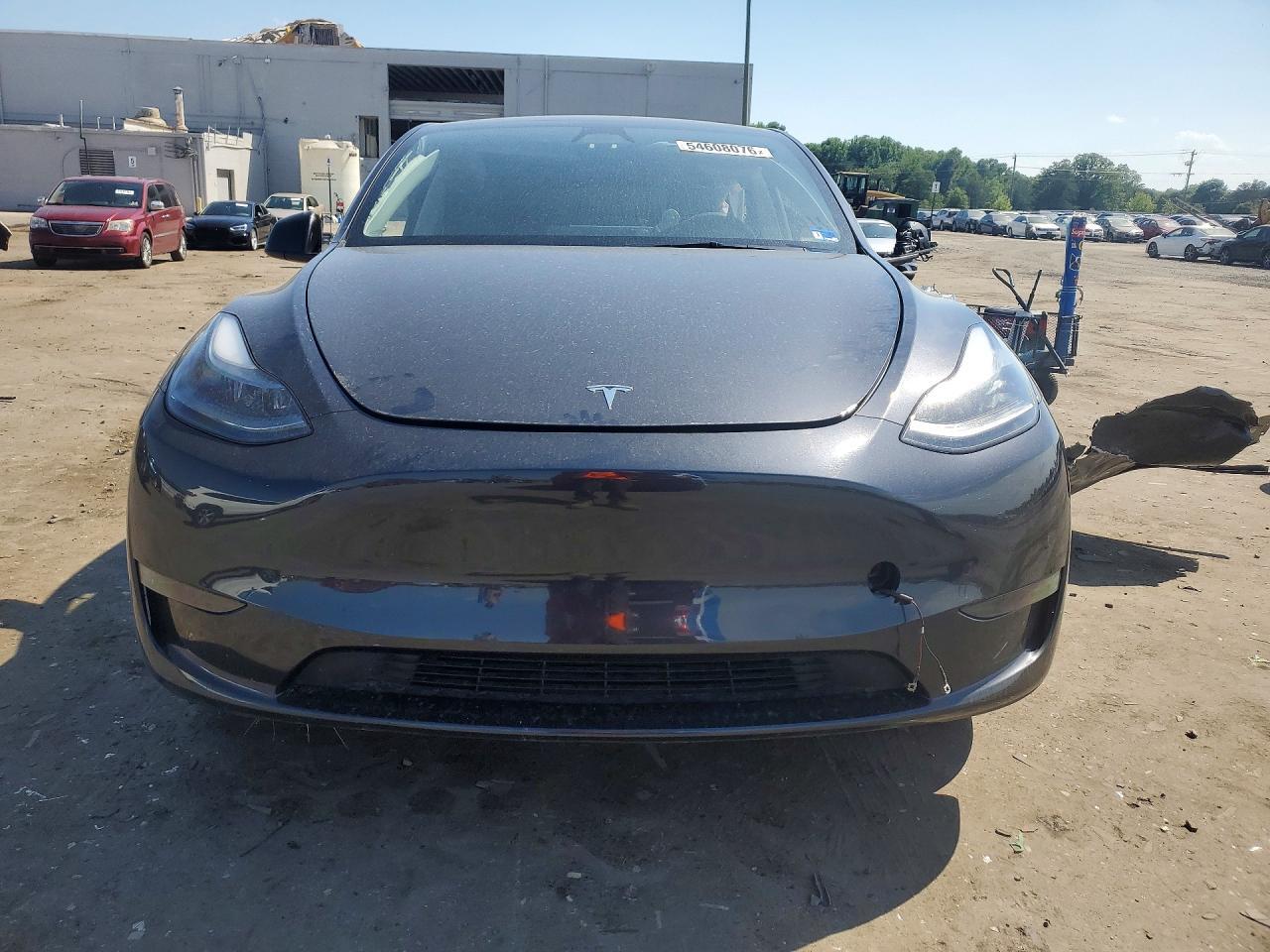 2025 Tesla Model Y - Image 5