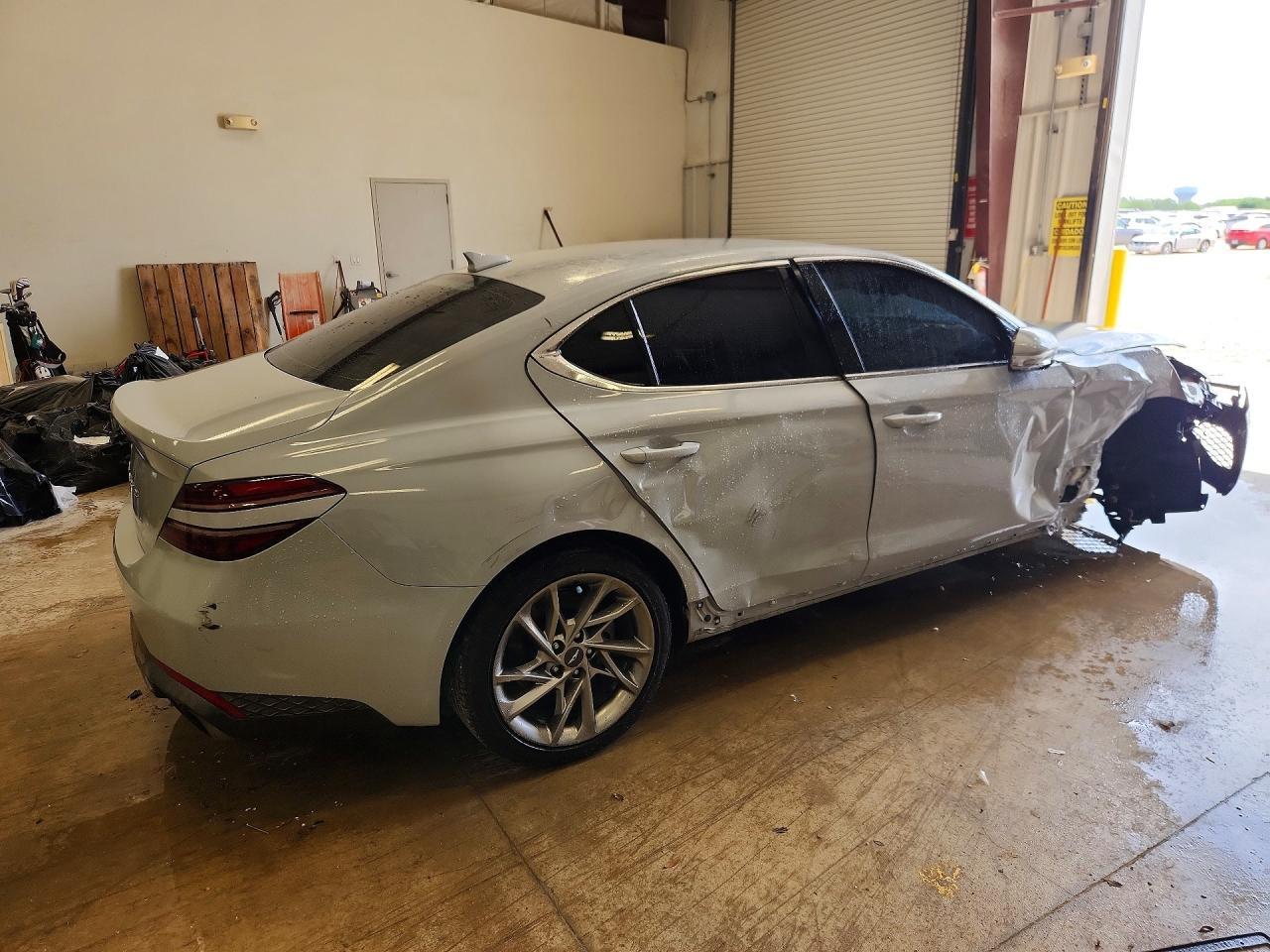 2022 Genesis G70 2.0T - Фото 3