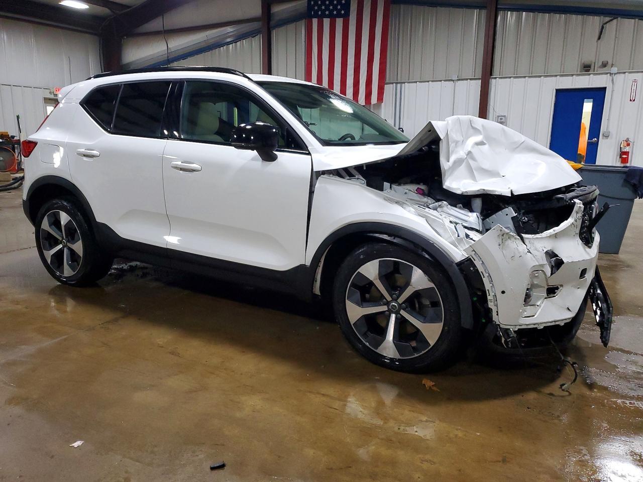 2023 Volvo Xc40 Plus - Фото 4
