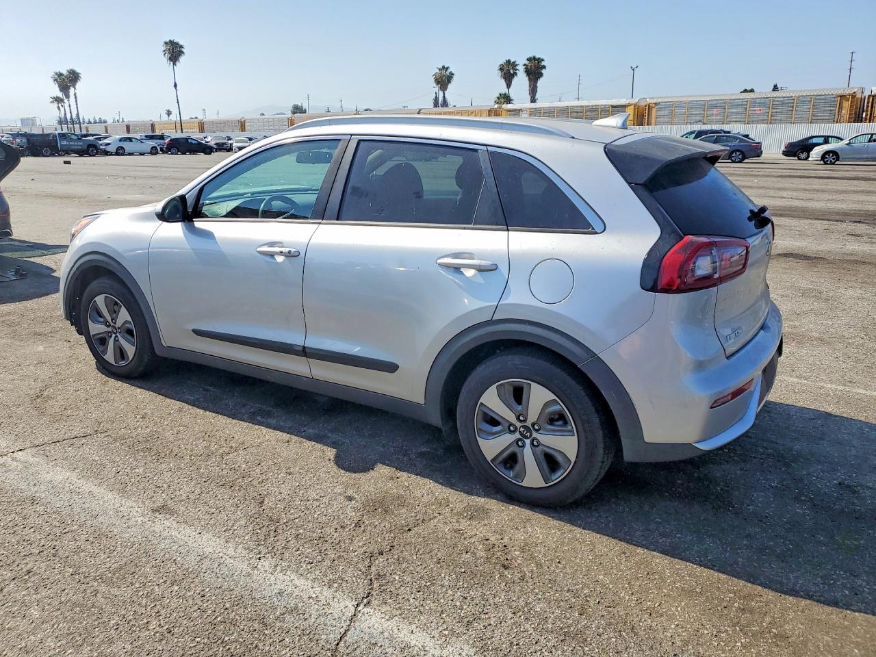 2019 Kia Niro Lx - Image 2