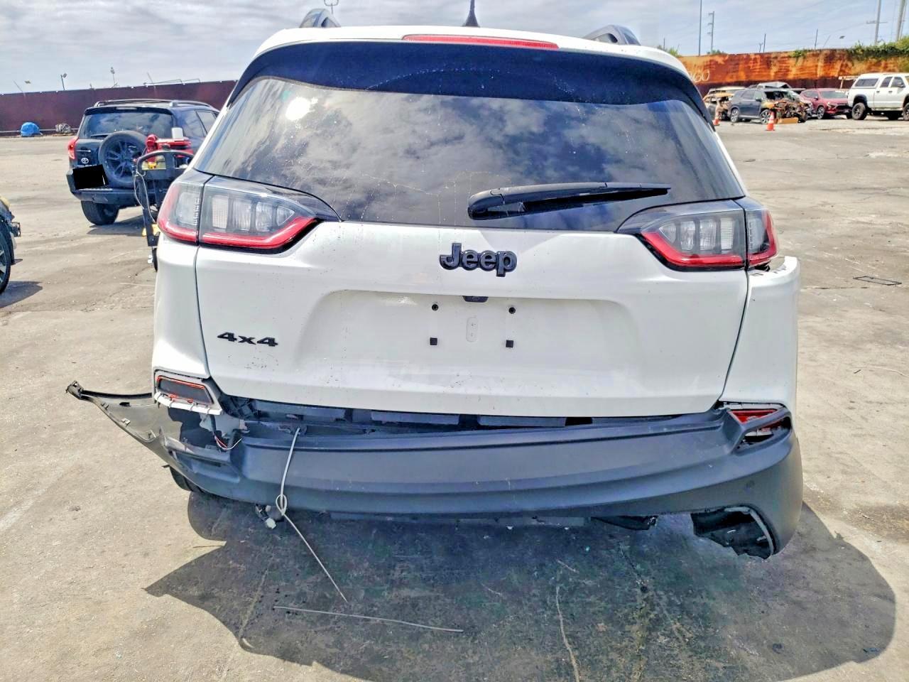 2020 Jeep Cherokee Latitude Plus - Фото 6