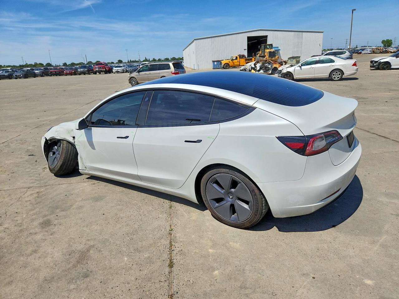 2023 Tesla Model 3 - Фото 2