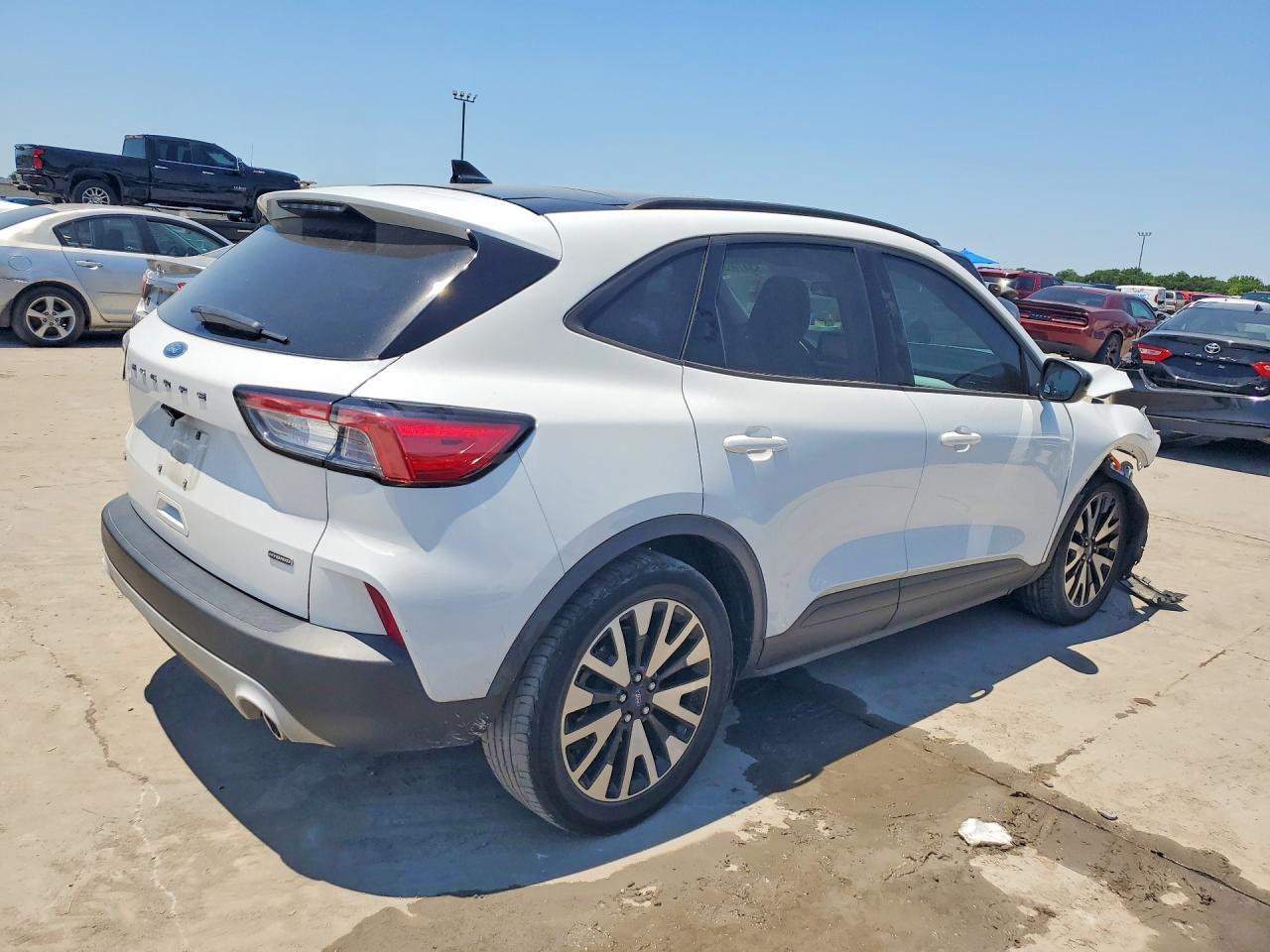 2020 Ford Escape Se Sport - Image 3