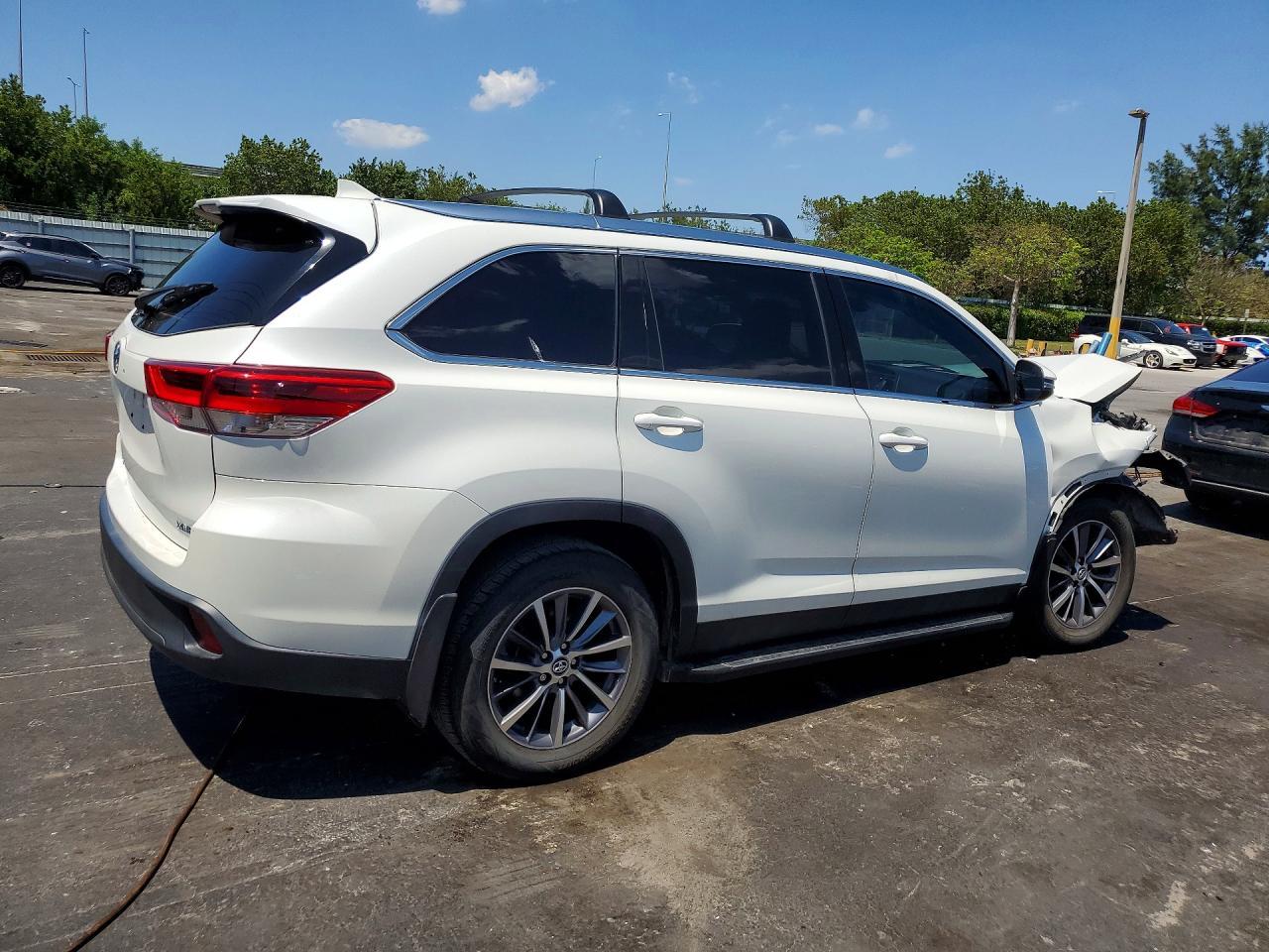 2019 Toyota Highlander Xle - Фото 3