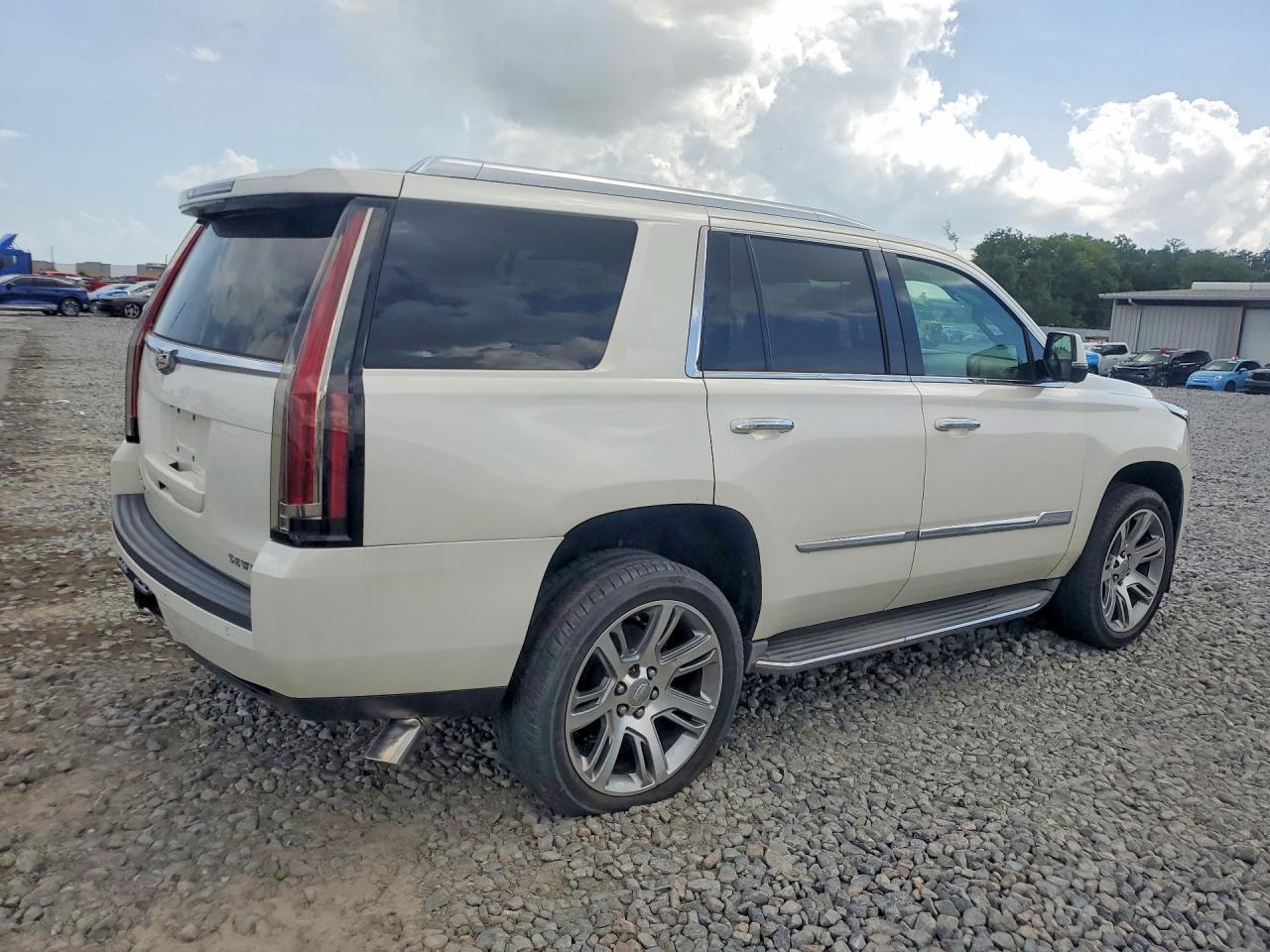 2015 Cadillac Escalade Luxury - Фото 3