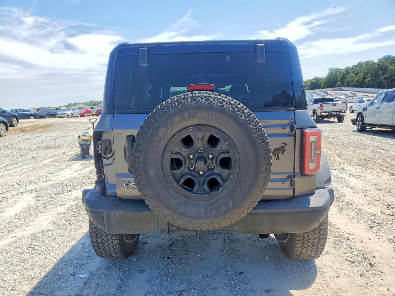 2025 Ford Bronco Badlands - Image 6