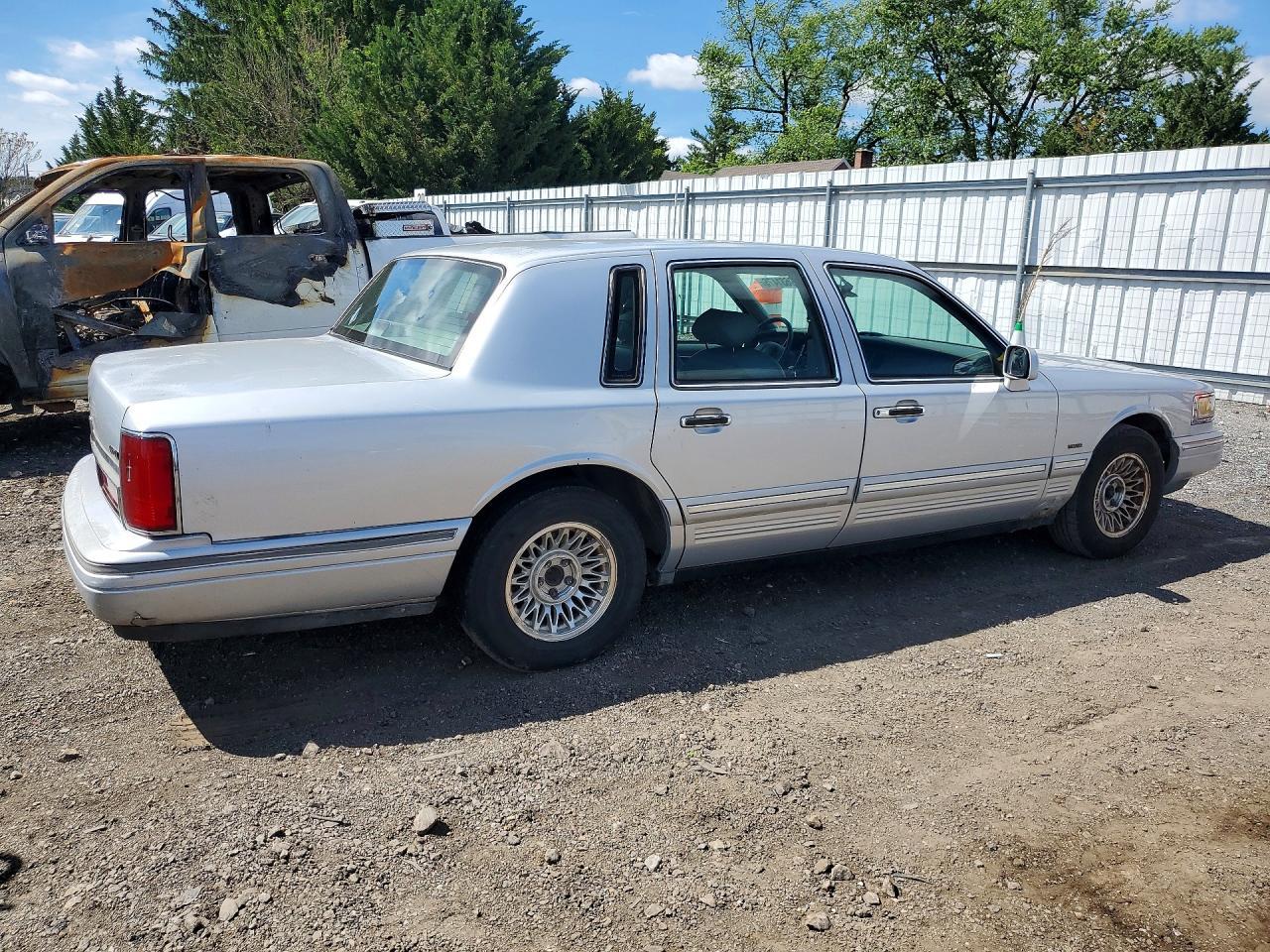 1995 Lincoln Town Car Executive - Фото 3