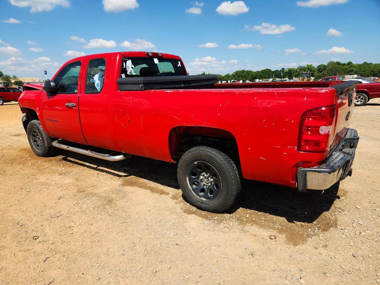 2010 Chevrolet Silverado C1500 - Image 2