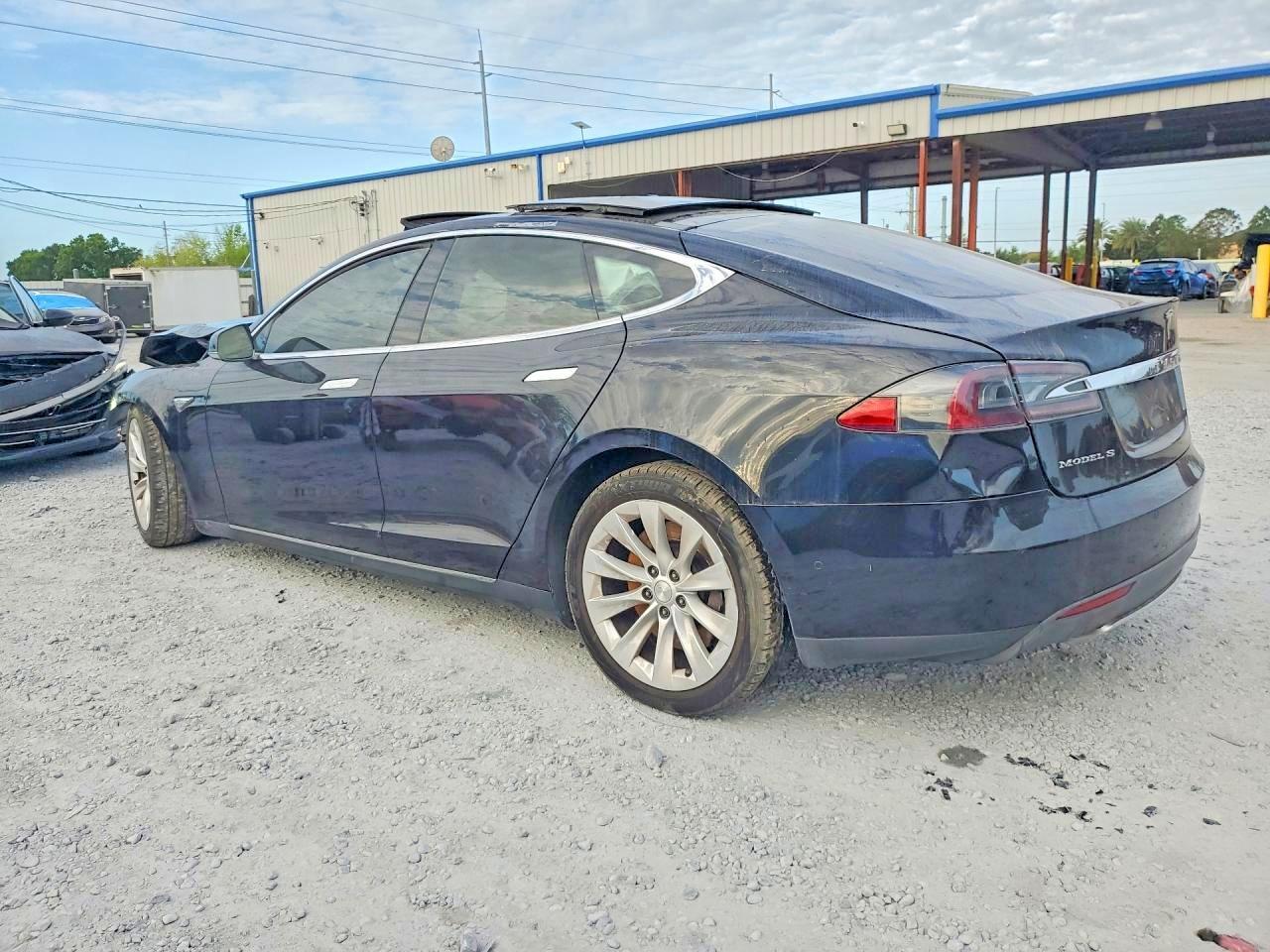 2016 Tesla Model S - Фото 2