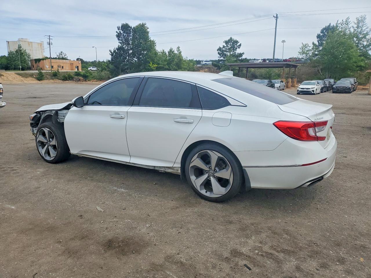 2018 Honda Accord Touring - Image 2