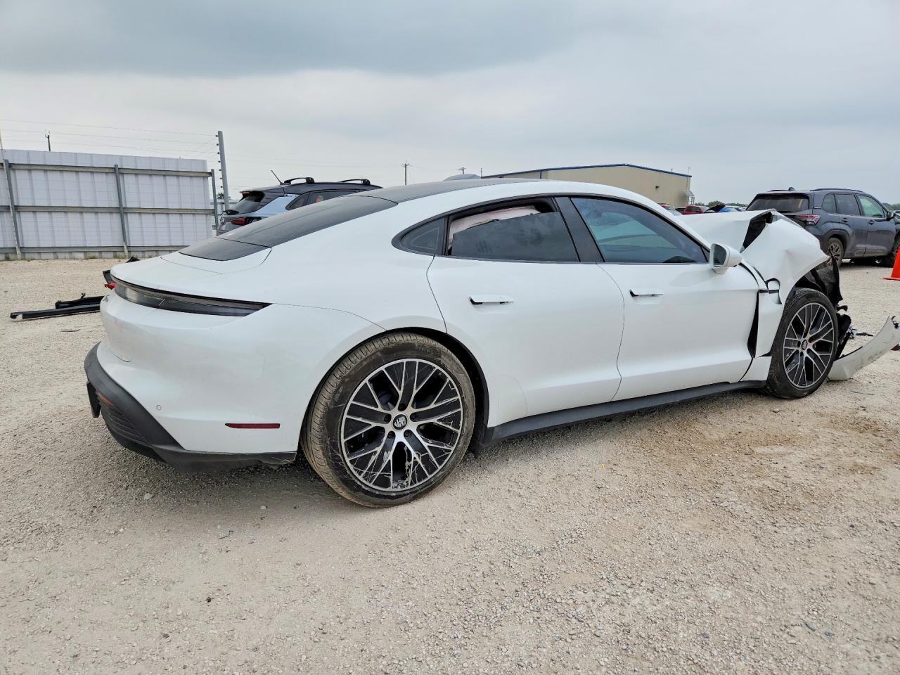 2023 Porsche Taycan - Фото 3