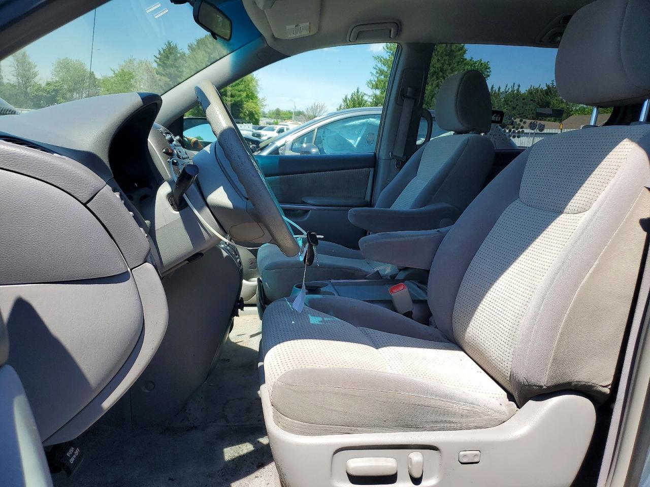 2009 Toyota Sienna Le 8-Passenger - Фото 7