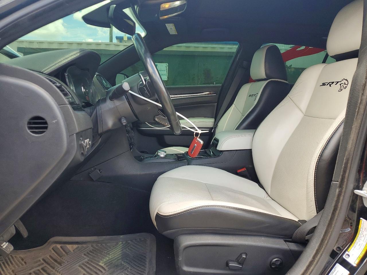2016 Chrysler 300C - Image 7