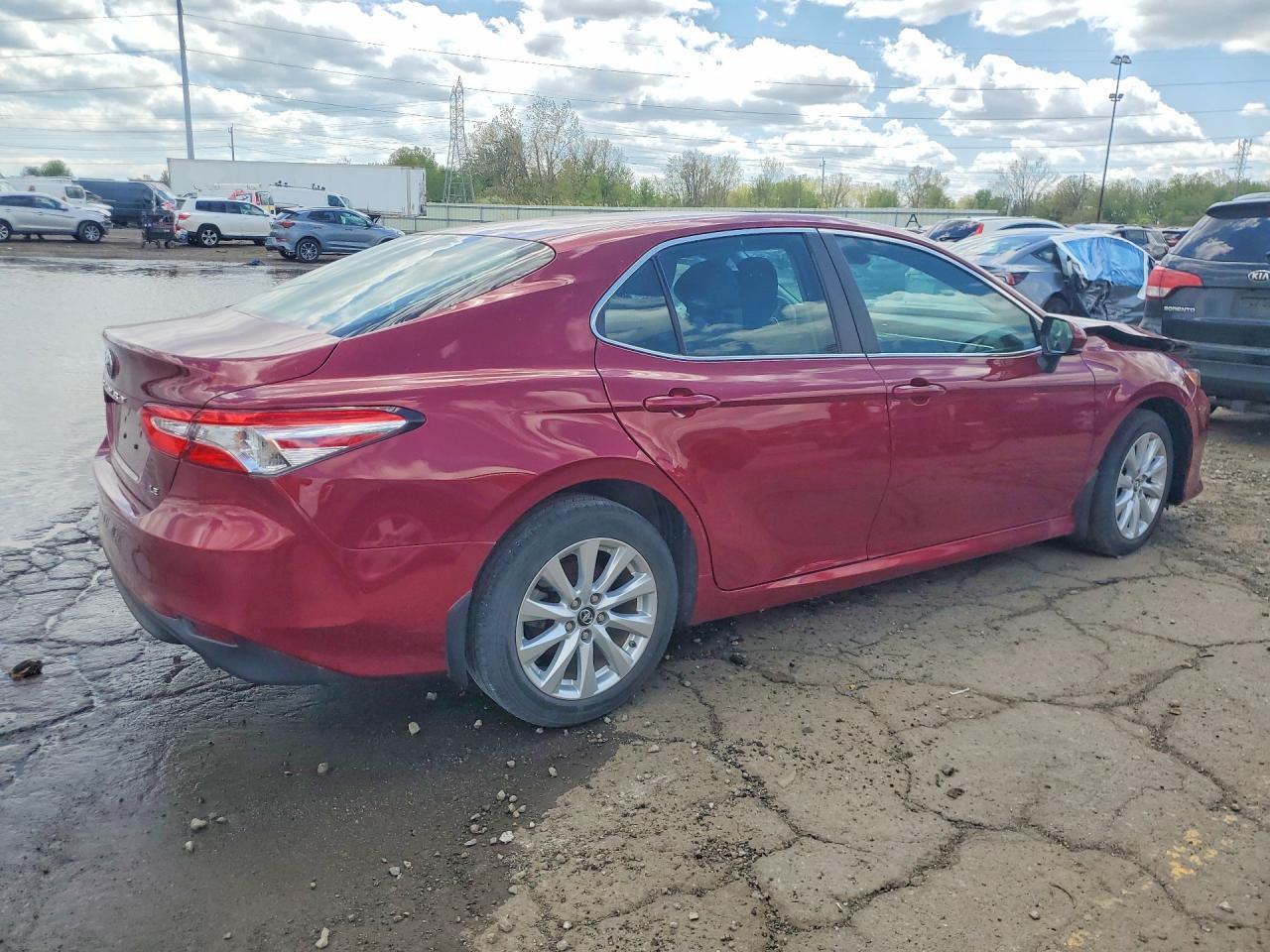 2018 Toyota Camry Le - Image 3