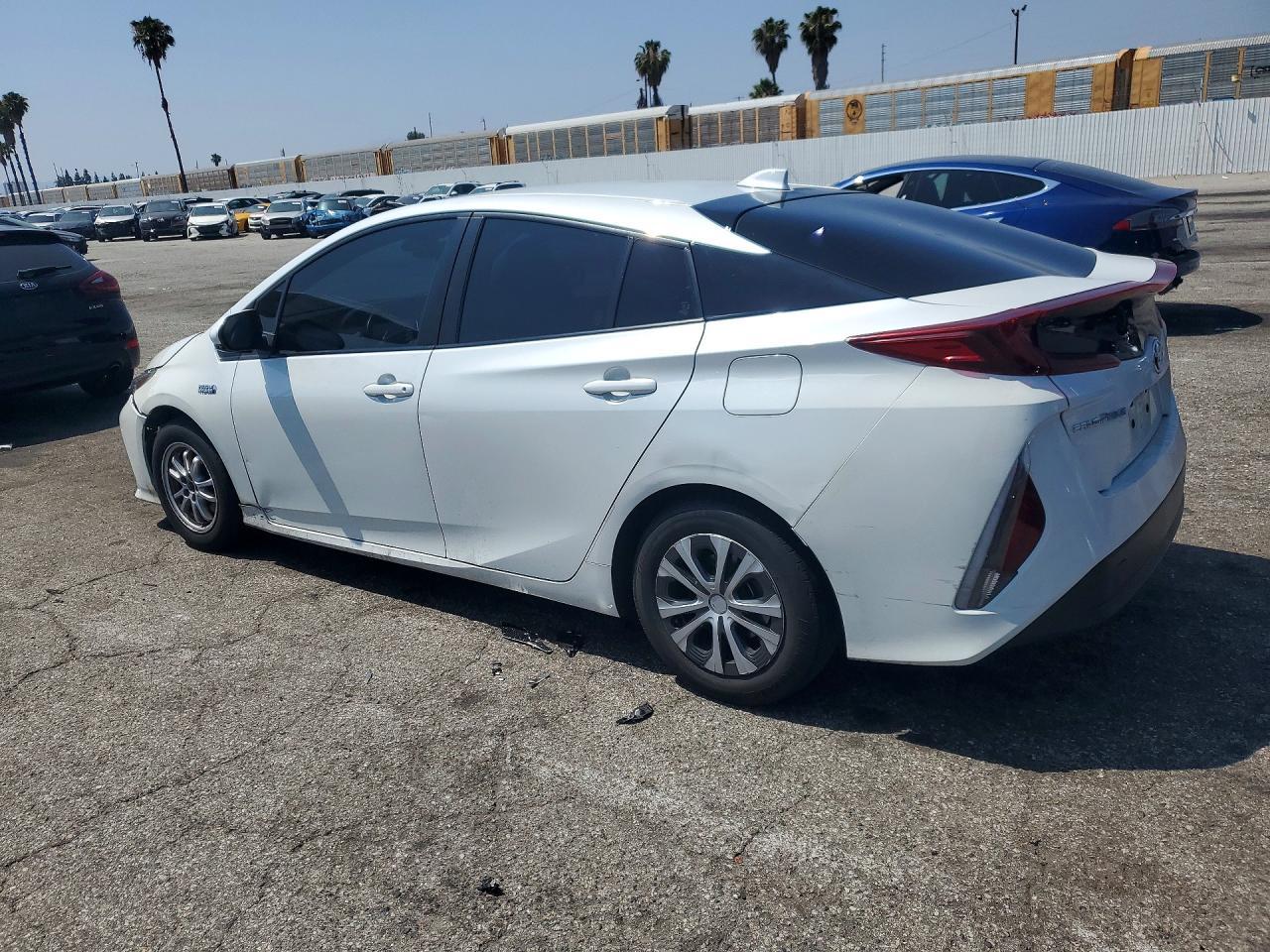 2021 Toyota Prius Prime Le - Фото 2