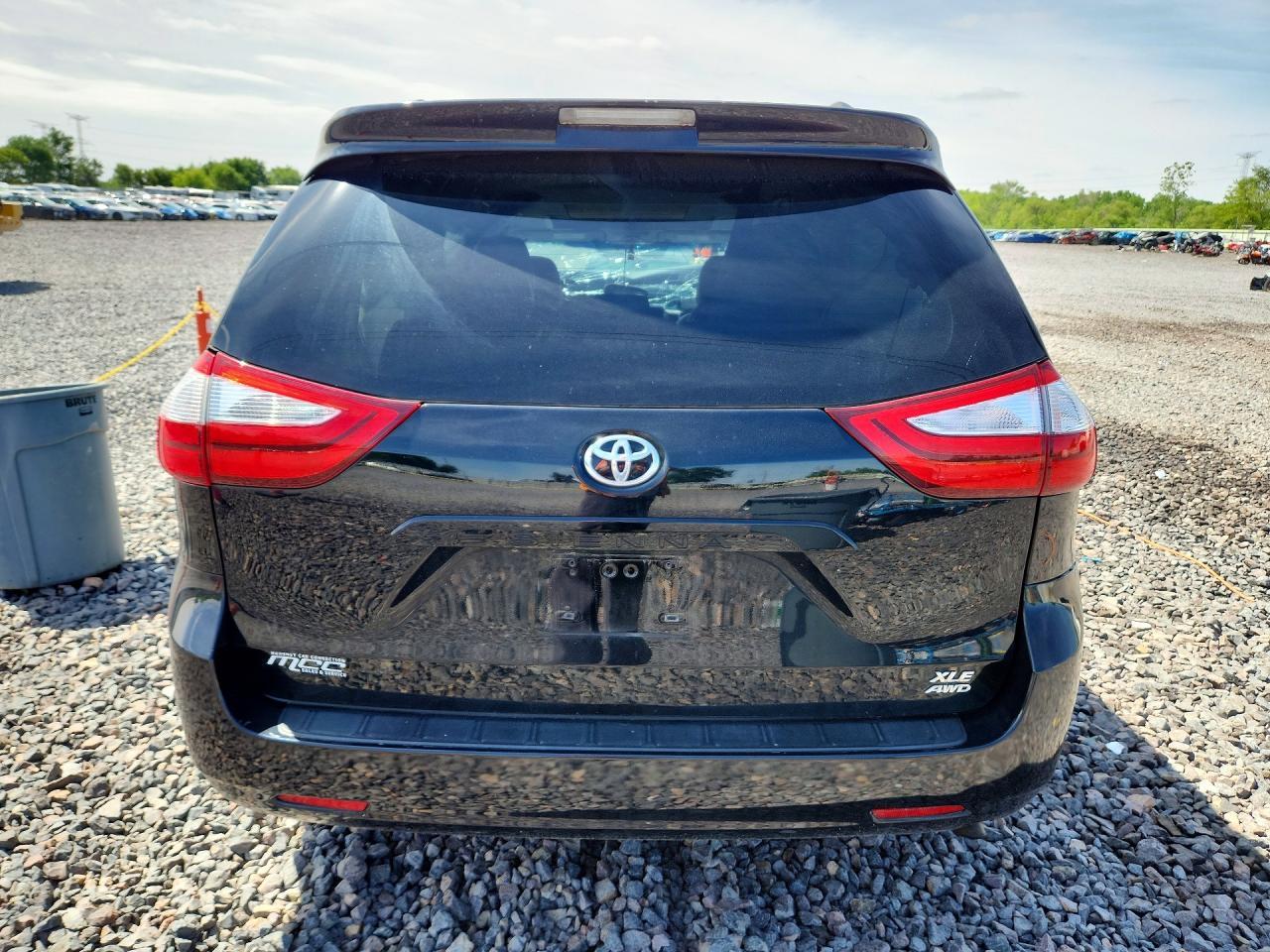 2017 Toyota Sienna Xle 7-Passenger - Image 6