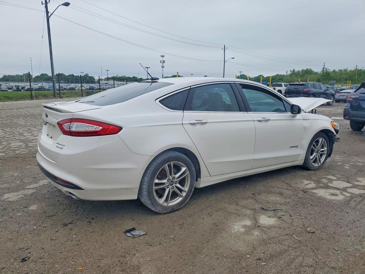 2016 Ford Fusion Titanium Hev - Фото 3