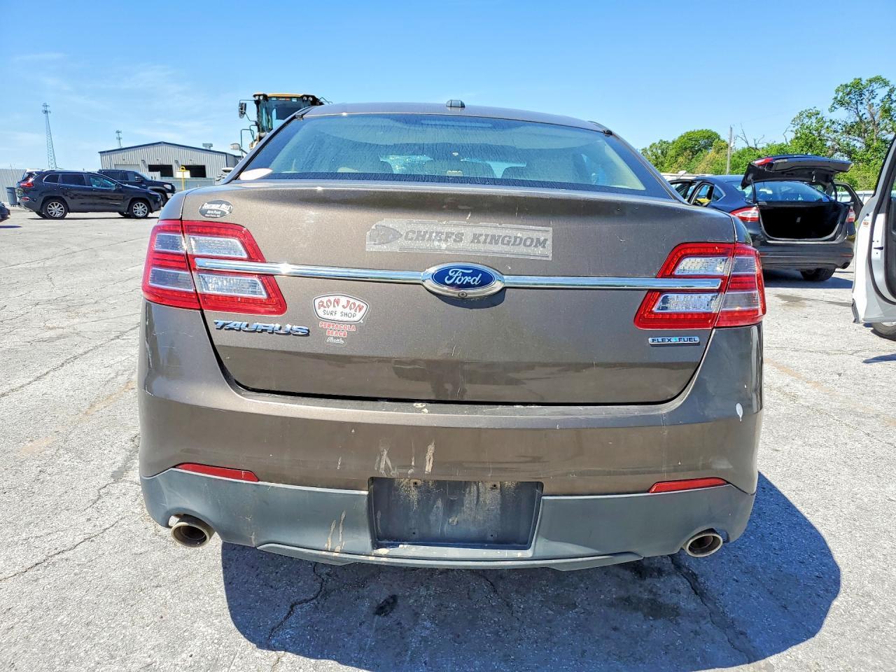 2015 Ford Taurus Se - Фото 6