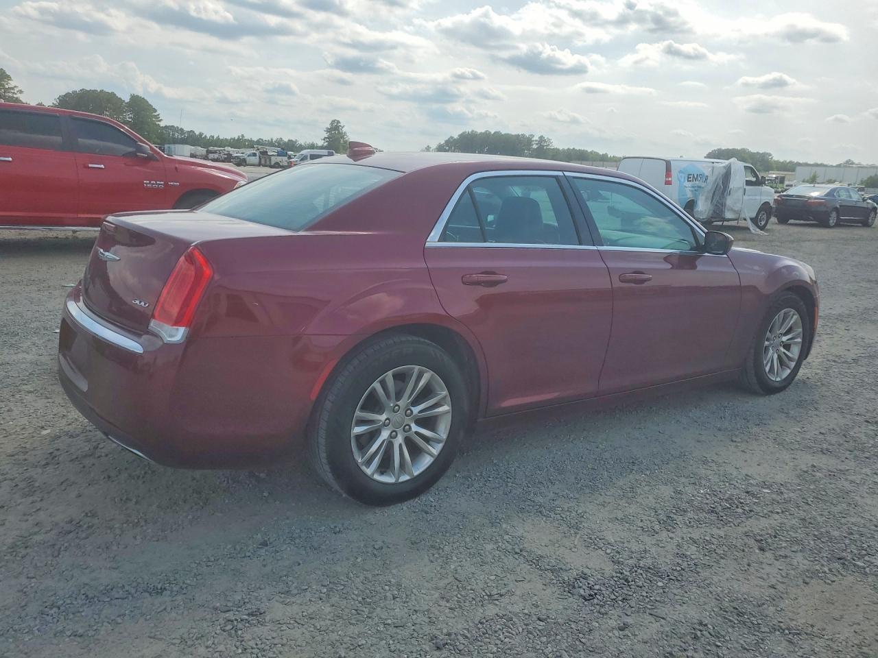 2017 Chrysler 300 Limited - Фото 3