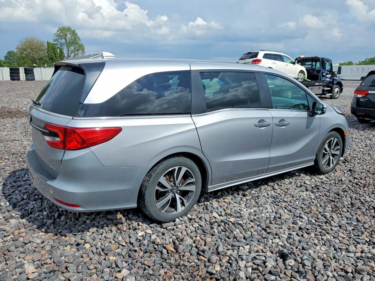 2023 Honda Odyssey Touring - Фото 3