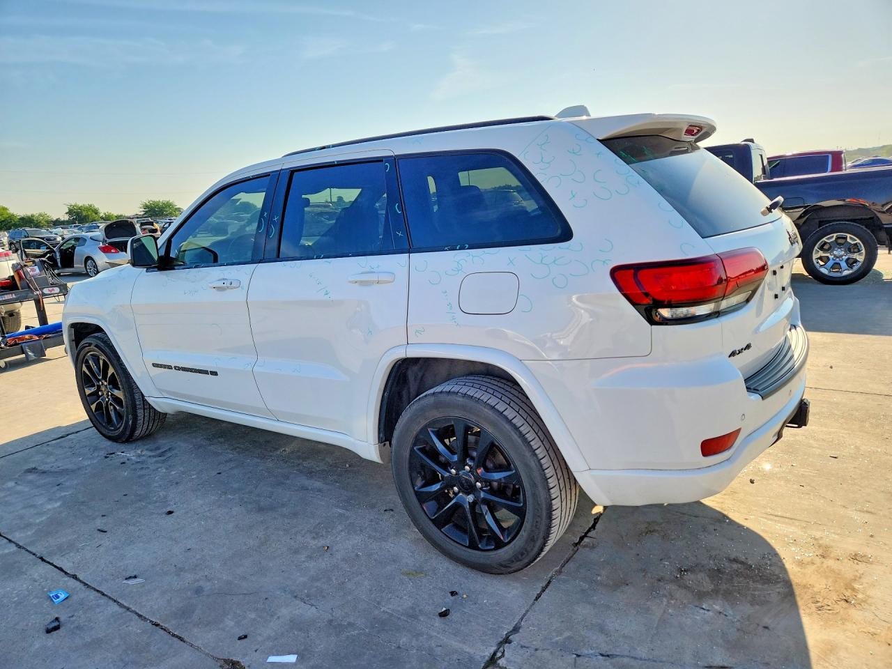 2022 Jeep Grand Cherokee Laredo E - Фото 2