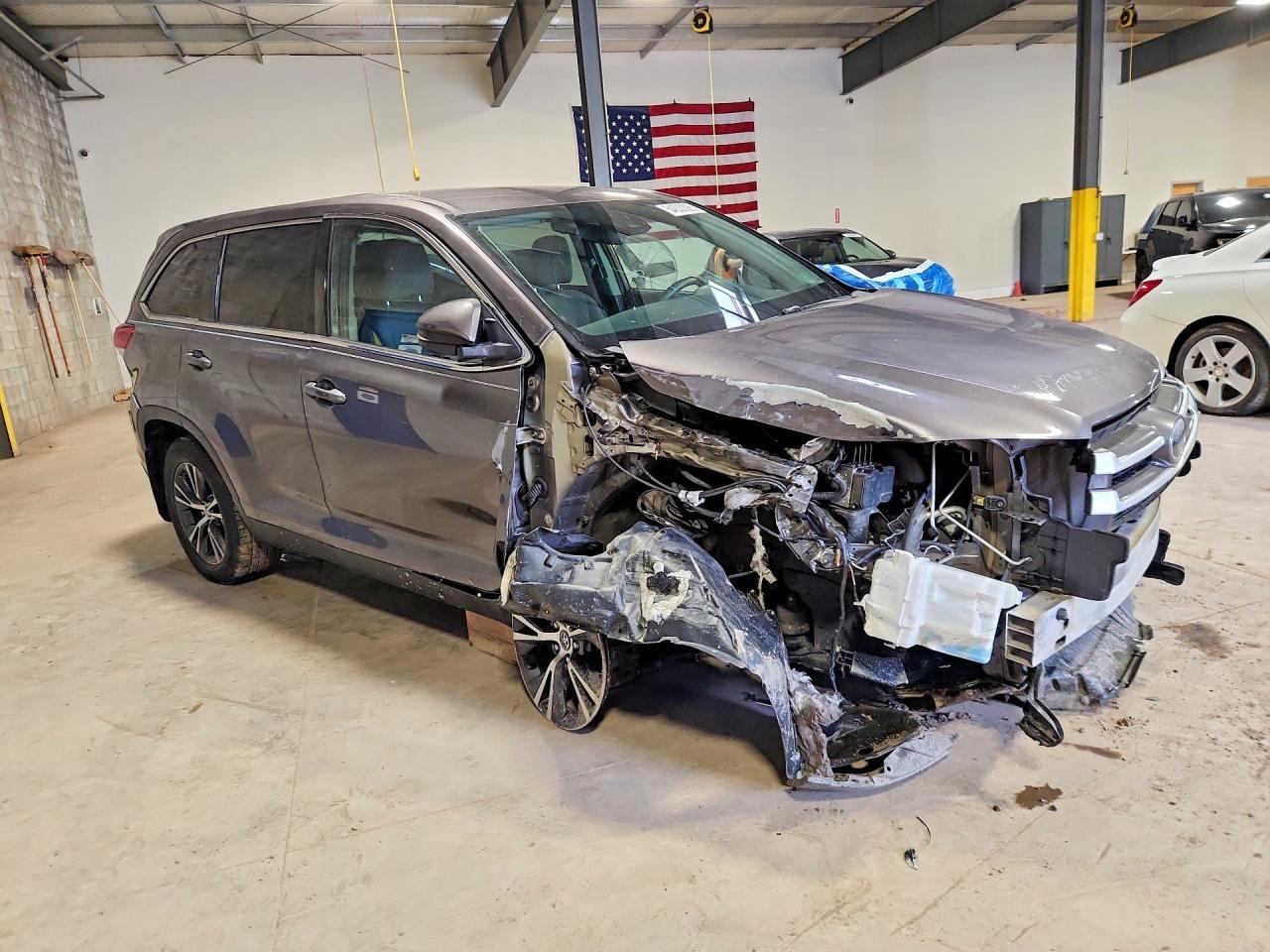 2019 Toyota Highlander Le - Image 4