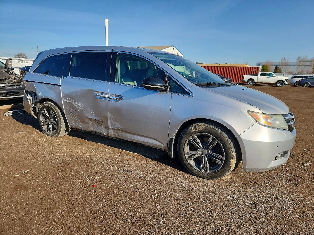 2015 Honda Odyssey Touring - Image 4