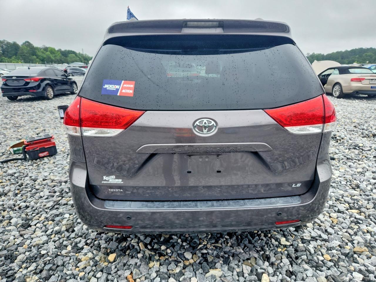 2012 Toyota Sienna Le - Фото 6