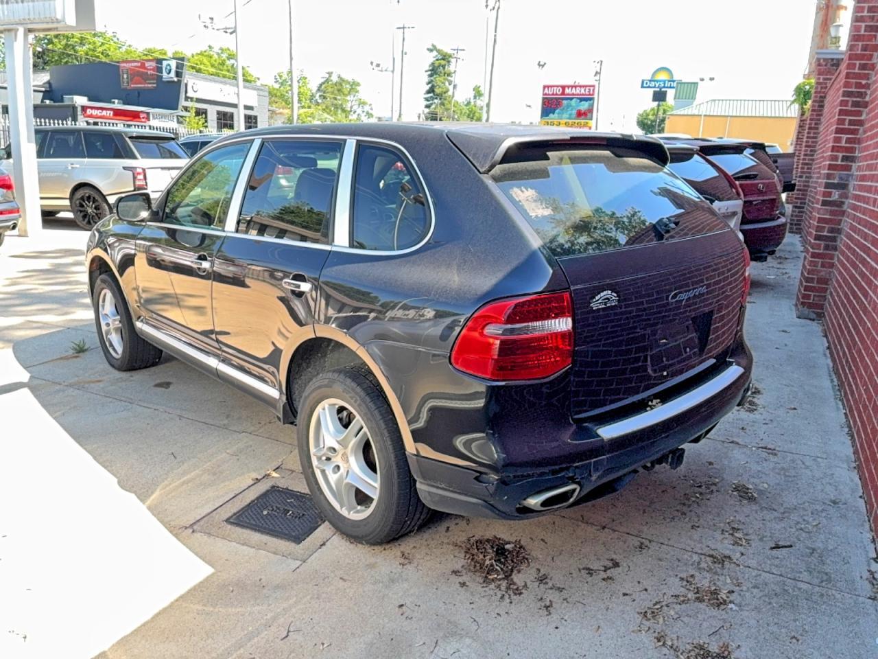 2010 Porsche Cayenne - Image 3