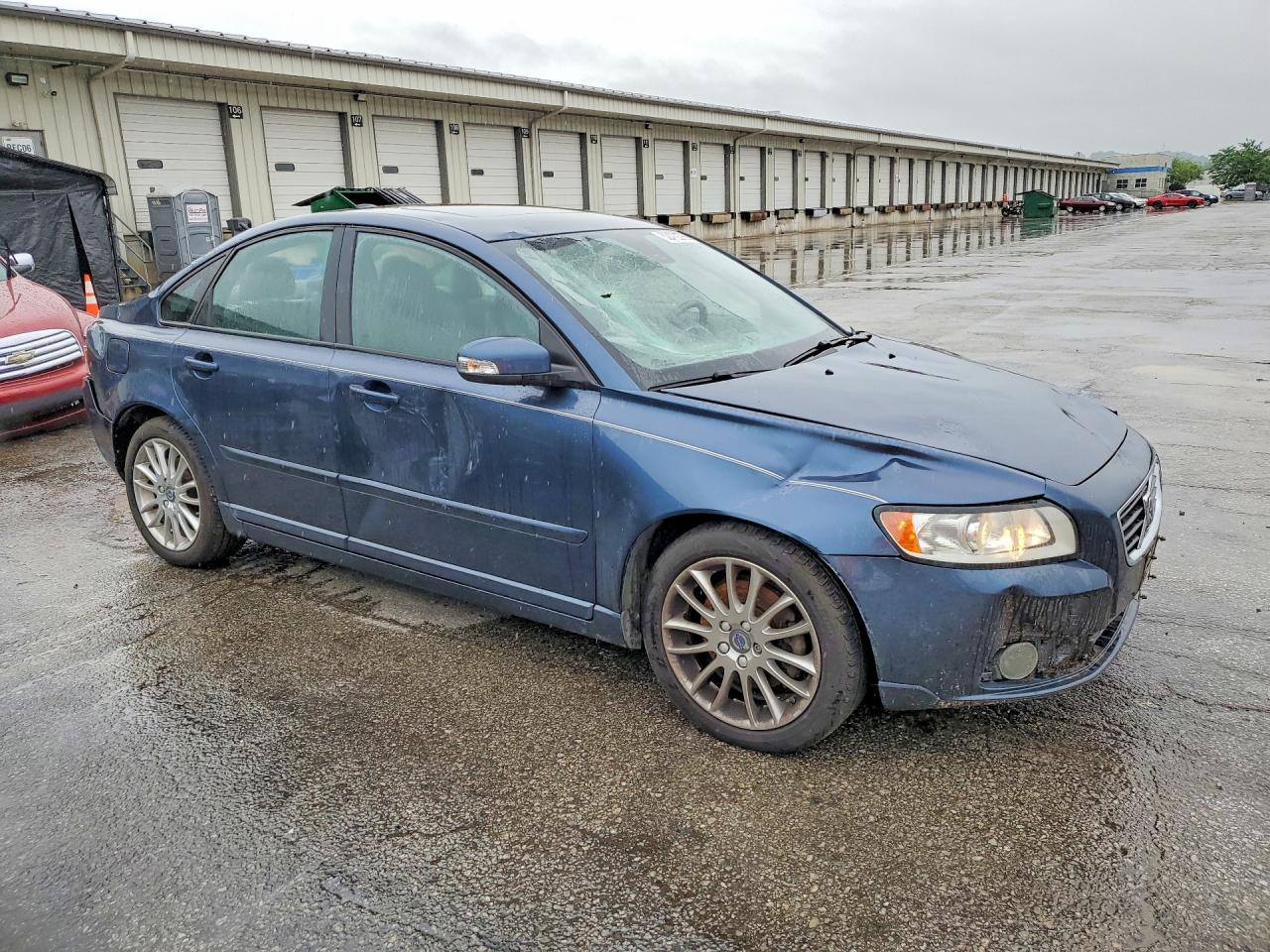 2010 Volvo S40 2.4I - Image 4