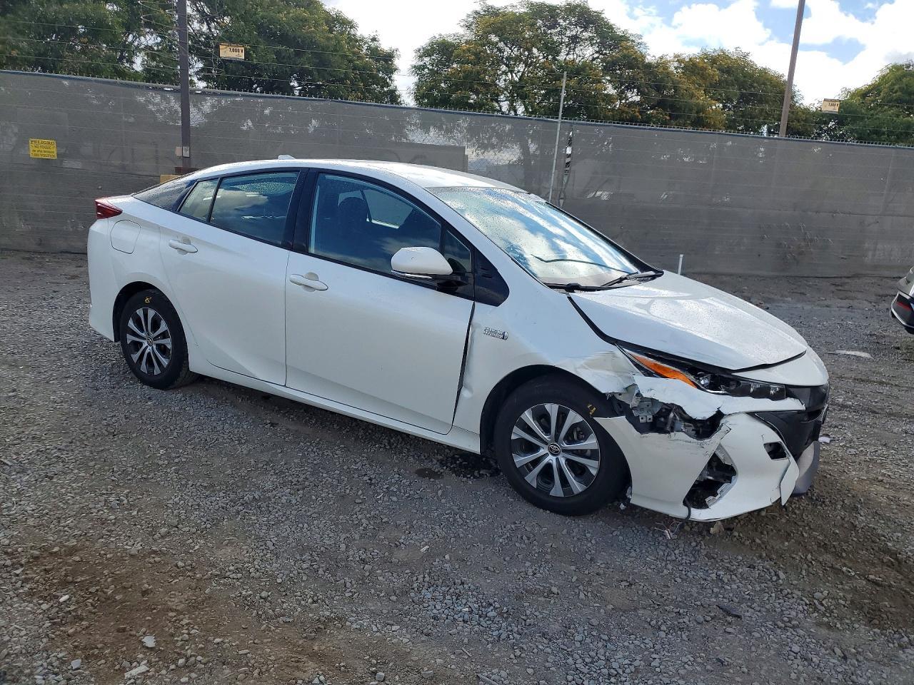 2020 Toyota Prius Prime Le - Фото 4