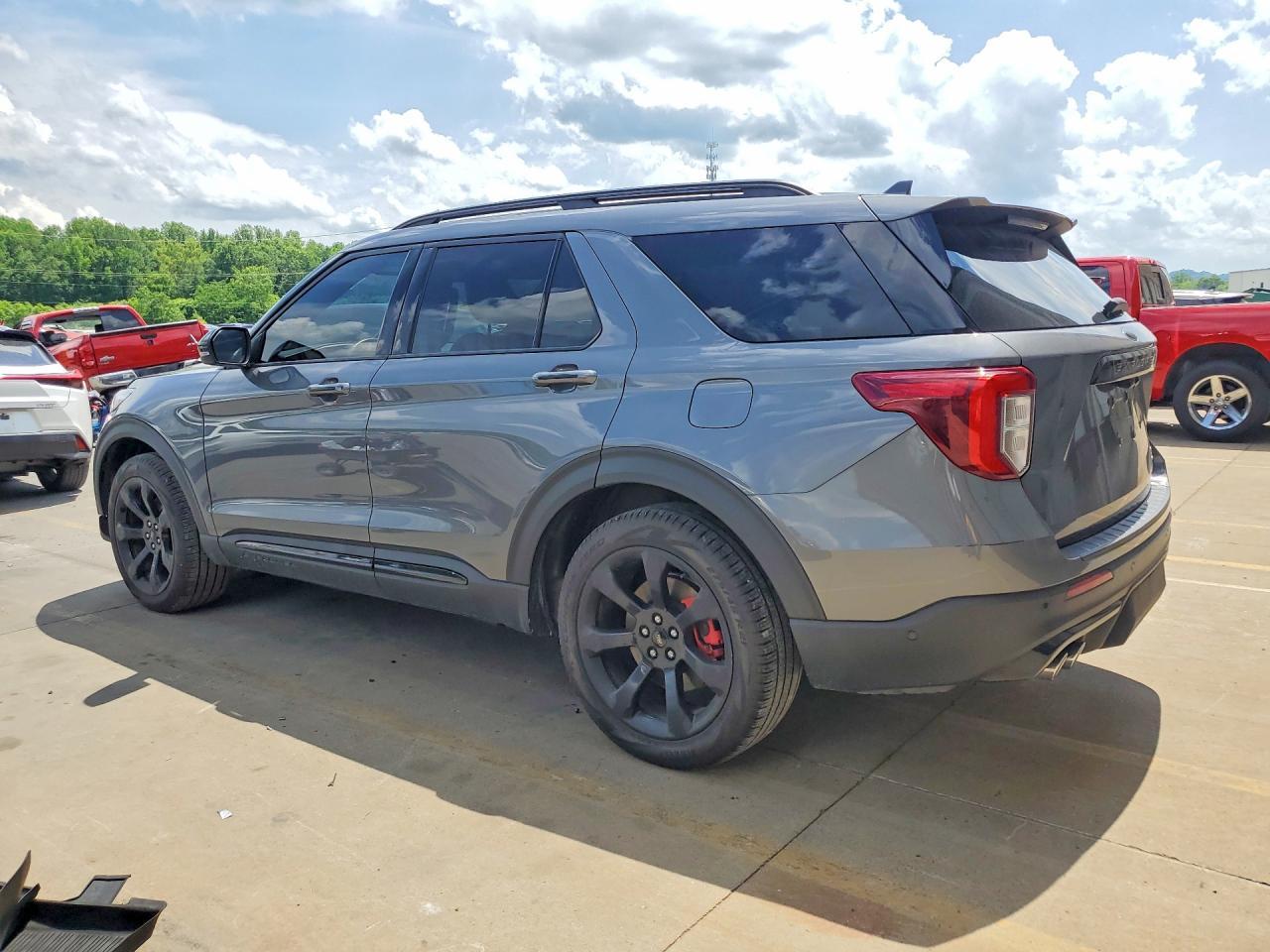 2022 Ford Explorer St - Image 2