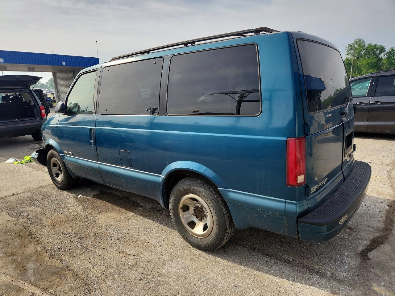 1996 GMC Safari Xt - Image 2