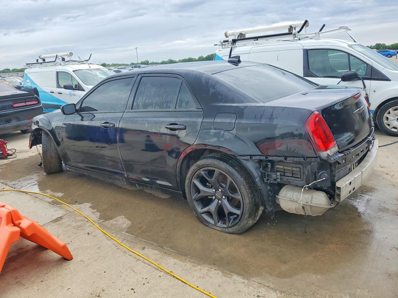 2021 Chrysler 300 S - Фото 2