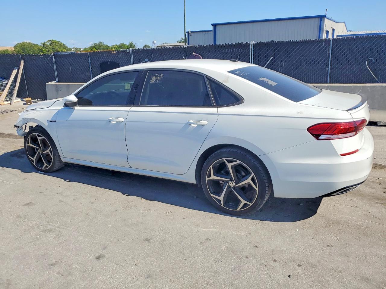 2020 Volkswagen Passat R-Line - Image 2