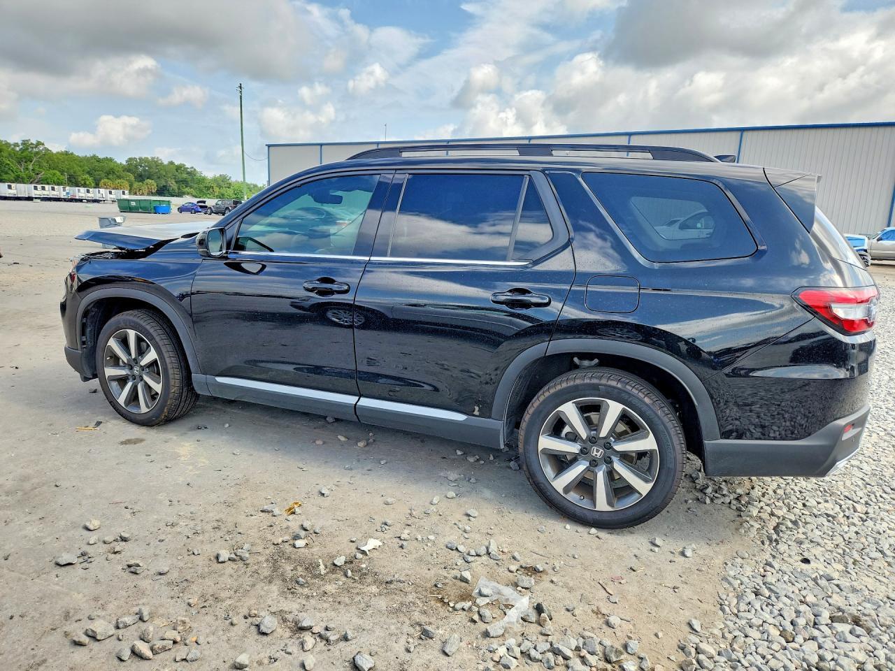 2025 Honda Pilot Touring - Image 2