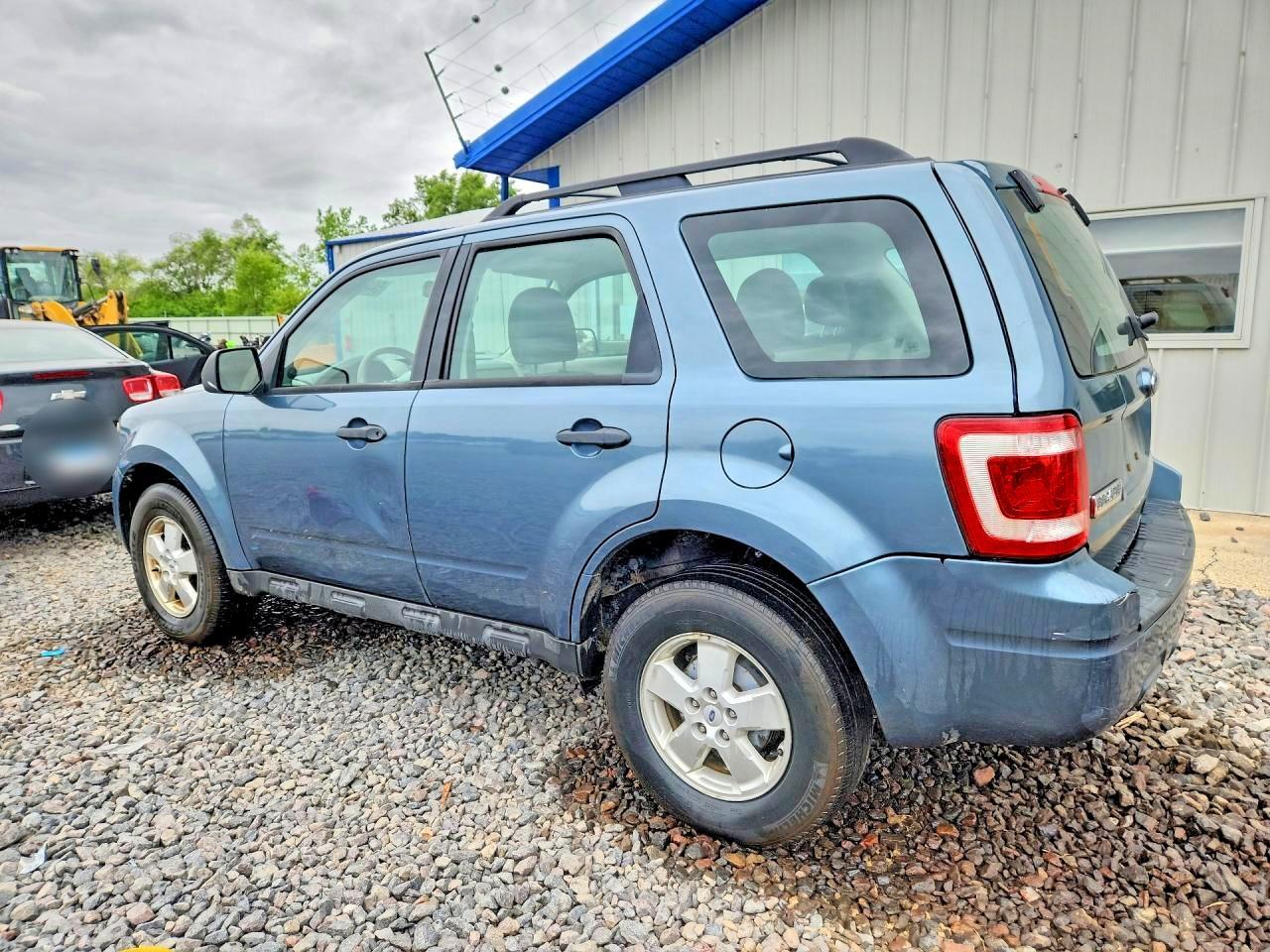 2010 Ford Escape Xls - Фото 2