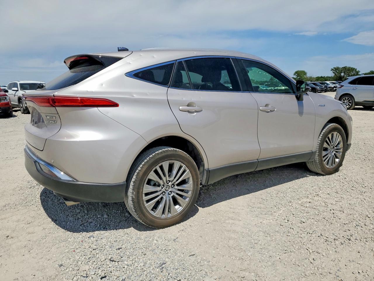 2021 Toyota Venza Limited - Image 3