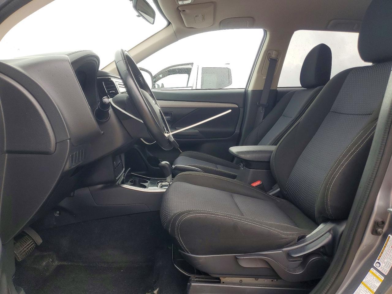 2017 Mitsubishi Outlander Es - Image 7