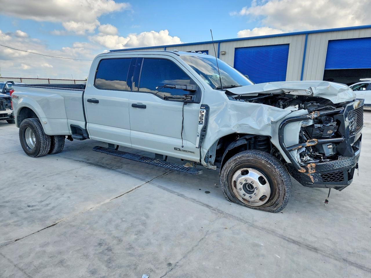 2025 Ford F350 Super Duty - Фото 4