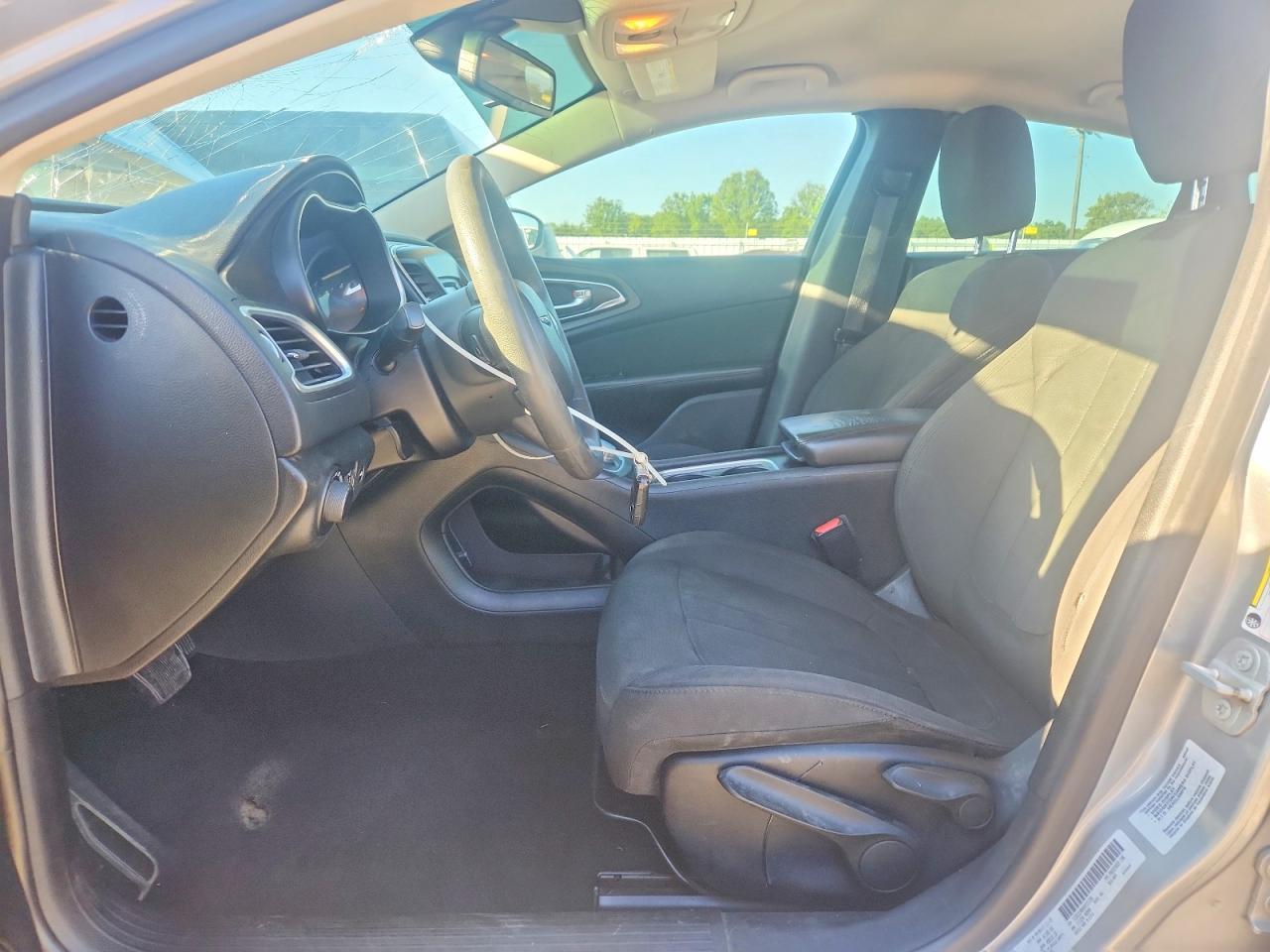 2016 Chrysler 200 Limited - Image 7