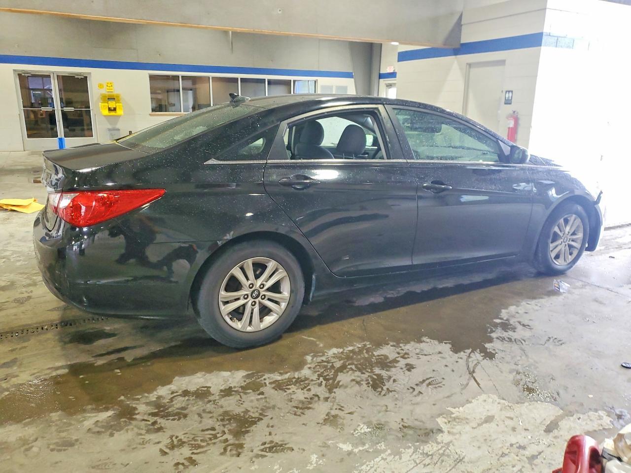 2013 Hyundai Sonata Gls - Image 3