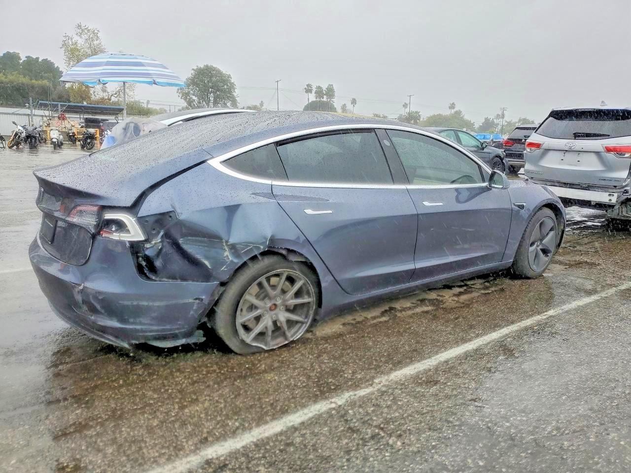 2020 Tesla Model 3 - Фото 3