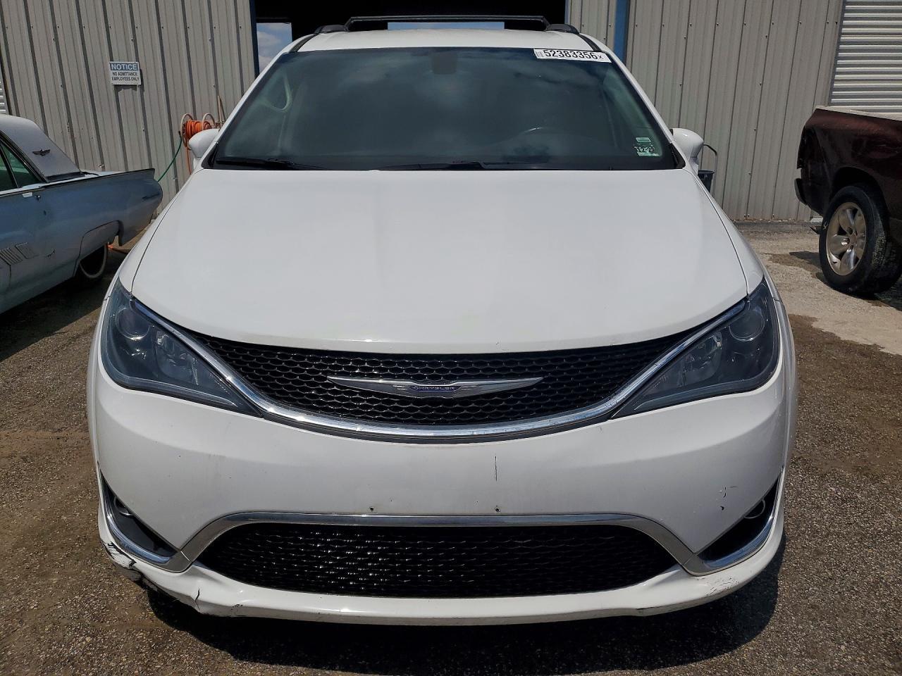 2017 Chrysler Pacifica Touring L - Image 5
